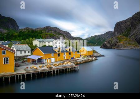 Historisches Fischerdorf Nusfjord auf den Lofoten-Inseln, Norwegen Stockfoto