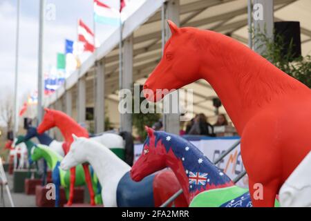 Hagen Am Teutoburger Wald, Deutschland. April 2021. Pferdeskulpturen stehen auf der International Horse Show Horses & Dreams. Quelle: Friso Gentsch/dpa/Alamy Live News Stockfoto