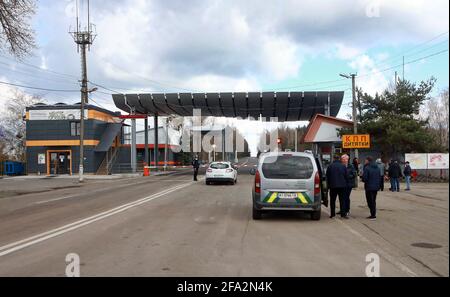 REGION KIEW, UKRAINE - 21. APRIL 2021 - der Checkpoint Ditiatky befindet sich am Eingang zur Tschernobyl-Sperrzone, Region Kiew, Nordukraine. Stockfoto