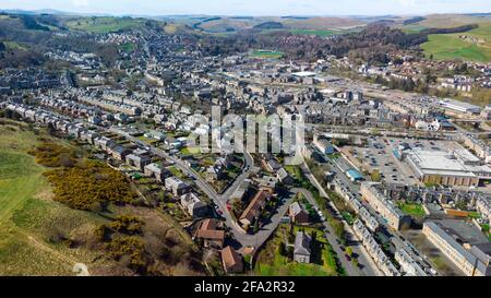 Luftaufnahme von der Drohne (C0-Klasse) über die Stadt Hawick in Scottish Borders, Schottland, Großbritannien Stockfoto