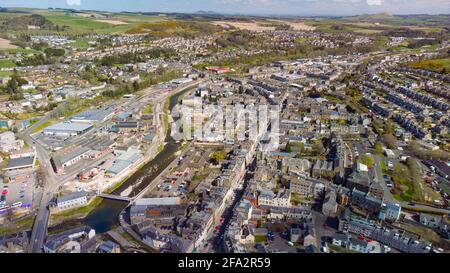 Luftaufnahme von der Drohne (C0-Klasse) über die Stadt Hawick in Scottish Borders, Schottland, Großbritannien Stockfoto