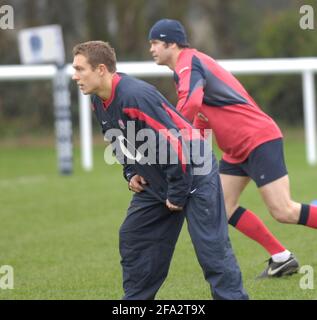 ENGLAND RUGBY TEAM TRAINING AN DER BATH UNIVERSITY FÜR IHRE SECHS NATIONEN SPIEL MIT SCHOTTLAND. JONNY WILKINSON UND ANDY FARRELL 30/1/2007 BILD DAVID ASHDOWN RUGBY ENGLAND Stockfoto