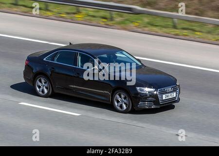 Audi A4 2.0T FSI Black Edition 4dr S Tronic Auto; Fahrzeuge bewegen, Autos, Fahrzeuge fahren auf britischen Straßen, Motoren, fahren auf dem englischen Autobahnnetz M6 Stockfoto