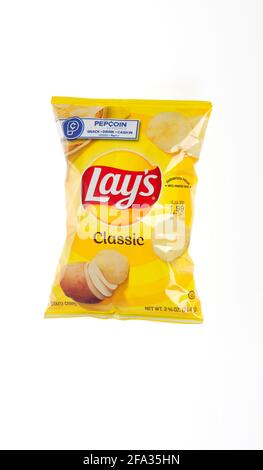 Legt Kartoffelchips oder Chips Beutel Stockfoto