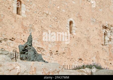 Statue von Pedro Martinez de Luna, genannt Papa Luna und bekannt als Papst Benedikt XIII. In Peñiscola, Castellon, Spanien, Europa Stockfoto