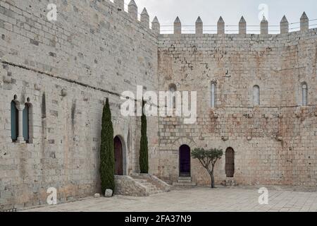 Das Castillo Palacio de Peñíscola oder Castillo del Papa Luna befindet sich im höchsten Teil des Felsens einer Stadt, die zur schönsten Spaniens erklärt wurde. Stockfoto