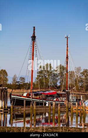 Segelketsch Providence mit neuen Masten und dem Bugsprit entfernt Nach einem Winterumbau dockte er in Steveston British Columbia Kanada an Stockfoto