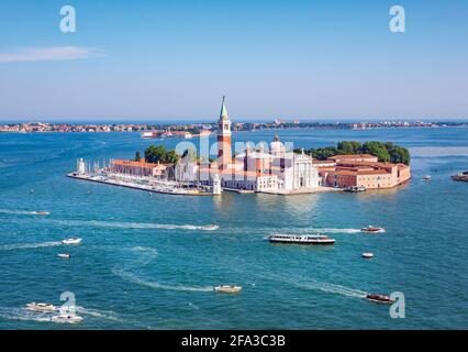 Venedig, Provinz Venedig, Region Venetien, Italien. Blick auf die isola oder Insel San Giorgio Maggiore und die gleichnamige Kirche auf der anderen Seite des Bacino Stockfoto