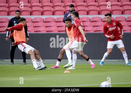 AMSTERDAM, NIEDERLANDE - 22. APRIL: Devyne Rensch von Ajax, David Neres von Ajax, Dusan Tadic von Ajax, Lisandro Martinez von Ajax während des niederländischen Eredivi Stockfoto