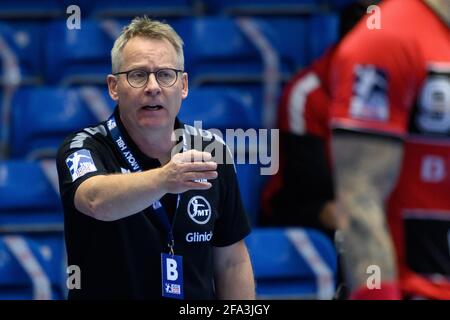 Kassel, Deutschland. April 2021. Handball: Bundesliga, MT Melsungen - THW Kiel, Matchday 27 in Rothenbach-Halle. Melsungen's Coach Gudmundur Gudmundsson Gesten. Quelle: Swen Pförtner/dpa/Alamy Live News Stockfoto