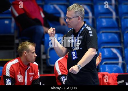 Kassel, Deutschland. April 2021. Handball: Bundesliga, MT Melsungen - THW Kiel, Matchday 27 in Rothenbach-Halle. Melsungen's Coach Gudmundur Gudmundsson Gesten. Quelle: Swen Pförtner/dpa/Alamy Live News Stockfoto