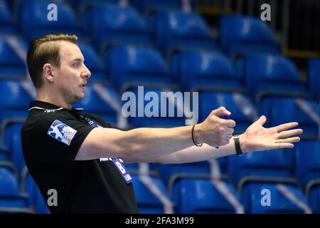 Kassel, Deutschland. April 2021. Handball: Bundesliga, MT Melsungen - THW Kiel, Matchday 27 in der Rothenbach-Halle. Kiels Trainer Filp Jicha gestikuliert. Quelle: Swen Pförtner/dpa/Alamy Live News Stockfoto