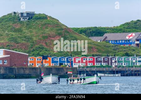 Boote im Hafen von Helgoland vor der Hummerbuden Stockfoto