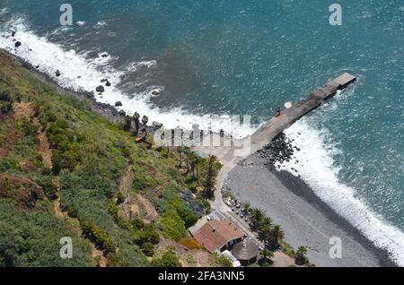 Faja dos Padres auf der Insel Madeira, einer schmalen Küstenplattform am Fuße einiger der höchsten Meeresklippen Europas Stockfoto