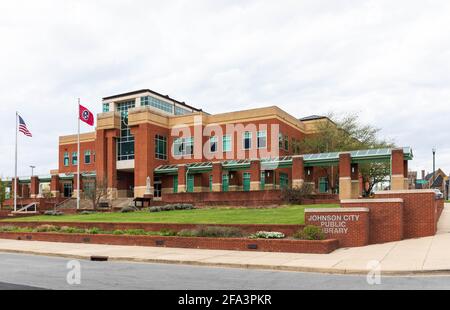 JOHNSON CITY, TN, USA-10 APRIL 2021: The Johnson City Public Library, on Millard St. Stockfoto