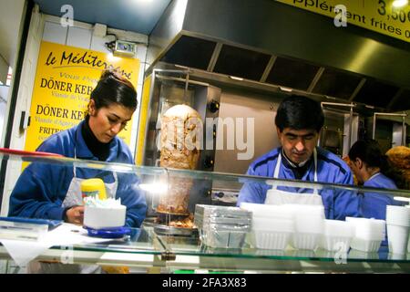 Kocher in einem Kebab-LKW, Reims, Frankreich Stockfoto