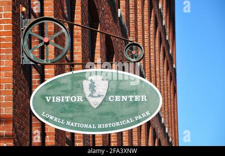 Schild des Lowell National Historical Park an der 264 Market Street in der Innenstadt von Lowell, Massachusetts, USA. Stockfoto