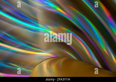 Unscharfer abstrakter holographischer Hintergrund. Futuristischer Retro-Style. Gold-Produktständer. Stockfoto