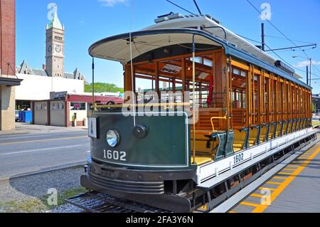 Lowell Open Trolley Streetcar #1602 im National Streetcar Museum auf der Dutton Street in Downtown Lowell, Massachusetts, MA, USA. Stockfoto