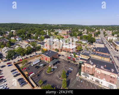 Waltham Stadtzentrum an der Main Street in der Nähe des Waltham Rathauses Luftaufnahme in der Innenstadt von Waltham, Massachusetts, MA, USA. Stockfoto