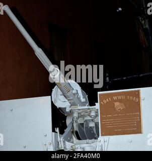 Weltkrieg 2, US Navy Anti-Aircraft gun Monument vor dem Veterans Memorial Military Museum in Sonora, Tuolumne County, Kalifornien Stockfoto