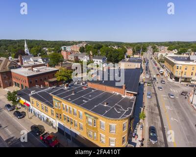 Waltham Stadtzentrum an der Main Street in der Nähe des Waltham Rathauses Luftaufnahme in der Innenstadt von Waltham, Massachusetts, MA, USA. Stockfoto