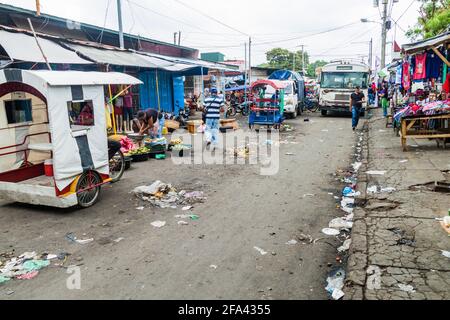 LEON, NICARAGUA - 27. APRIL 2016: Blick auf den Mercado la Terminal Markt in Leon, Nicaragua Stockfoto