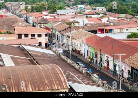 LEON, NICARAGUA - 25. APRIL 2016: Blick auf Dächer im Zentrum von Leon, Nicaragua Stockfoto