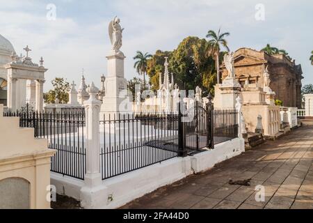 GRANADA, NICARAGUA - 28. APRIL 2016: Gräber auf einem Friedhof in Granada Nicaragua Stockfoto