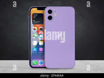 Antalya, Türkei - 22. April 2021: Neu veröffentlichtem iphone 12 lila Farbmockup mit verschiedenen Winkeln Stockfoto