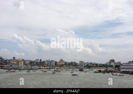 Boote am Fluss Buriganga, Dhaka, Bangladesch Stockfoto