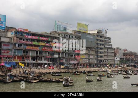 Boote am Fluss Buriganga, Dhaka, Bangladesch Stockfoto