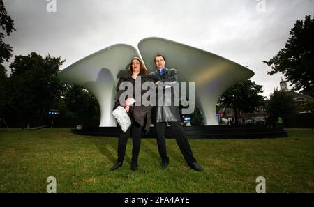 Lilas ... eine Installation von Zaha Hadid und Patrik Schumacher für die Serpentine Gallery. Die temporäre Installation anlässlich der Spendenaktion der Galeries, das Sommerfest, ist vom 12. Bis 21. Juli für die Öffentlichkeit zugänglich. Bild David Sandison Stockfoto