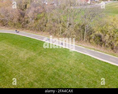 Radfahren durch Chicory Meadows Park, Fitchburg, Wisconsin, USA. Stockfoto