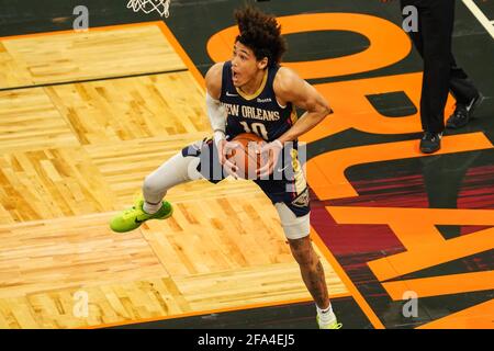 Orlando, Florida, USA, 22. April 2021, New Orleans Pelicans Center Jaxson Hayes #10 bekommt während des Spiels im Amway Center einen Rebound (Foto: Marty Jean-Louis/Alamy Live News Stockfoto