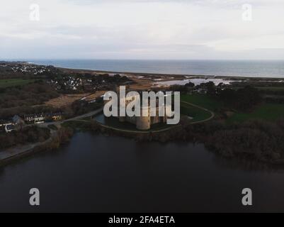 Luftpanorama des mittelalterlichen Wasserschlosses Chateau de Suscinio in Sarzeau Morbihan, Bretagne Frankreich Europa Stockfoto