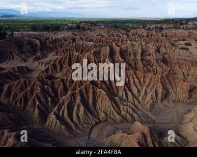 Luftpanorama Ansicht der Tatacoa Wüste tropisch trocken Wald rot Sandsteinlabyrinth in Villavieja Neiva Huila Kolumbien Südamerika Stockfoto