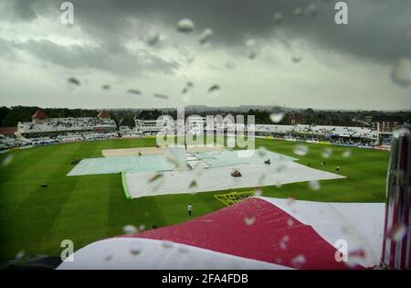 Rain stoppt das Spiel während des zweiten Testspieles von England gegen Simbabwe an der Trent Bridge Stockfoto