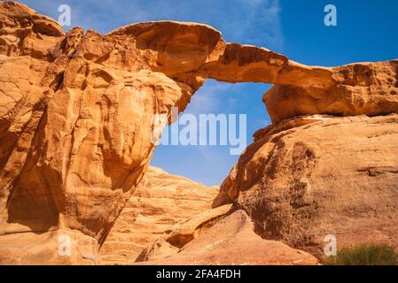 Um Fruth rock Bridge im Wadi Rum Wüste, Jordanien Stockfoto