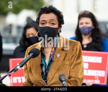 Washington, Usa. April 2021. Die US-Vertreterin Yvette Clarke (D-NY) spricht auf einer Pressekonferenz über die Beendigung des Filibusters des Senats. Kredit: SOPA Images Limited/Alamy Live Nachrichten Stockfoto
