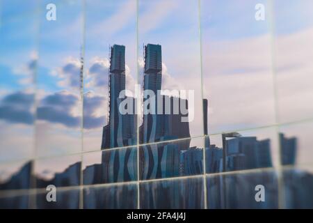 Lensbaby Fotografie der Reflexion von Chicago Gebäuden Stockfoto