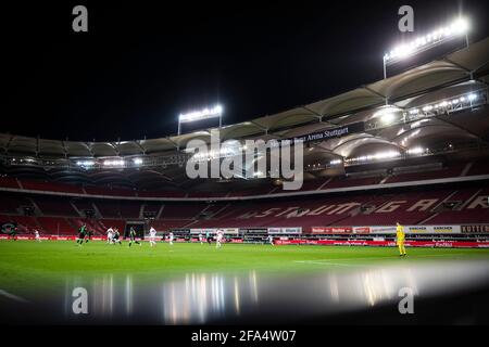 21. April 2021, Baden-Württemberg, Stuttgart: Fußball: Bundesliga, VfB Stuttgart - VfL Wolfsburg, Matchday 30 in der Mercedes-Benz Arena. Übersicht über die Mercedes-Benz Arena mit Flutlicht beim Heimspiel des VfB Stuttgart. Aufgrund der Corona-Pandemie müssen alle Bundesliga-Spiele als sogenannte Geisterspiele ohne Zuschauer gespielt werden. Foto: Tom Weller/dpa - WICHTIGER HINWEIS: Gemäß den Bestimmungen der DFL Deutsche Fußball Liga und/oder des DFB Deutscher Fußball-Bund ist es untersagt, im Stadion und/oder vom Spiel aufgenommene Fotos in Form von Sequenz pi zu verwenden oder zu verwenden Stockfoto