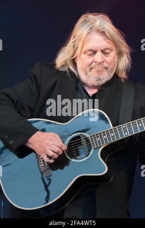 Phil Beer von Show of Hands beim Wychwood Festival, Großbritannien. 10. Juni 2012 Stockfoto