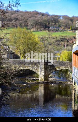 Old Packhorse Bridge von der St George's Bridge, Hebden Bridge, Calderdale, West Yorkshire Stockfoto