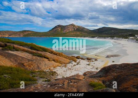 Wunderschöne Strand- und Küstenlandschaft in Hellfire Bay, Cape Le Grand National Park, in der Nähe von Esperance, WA. Australien Stockfoto