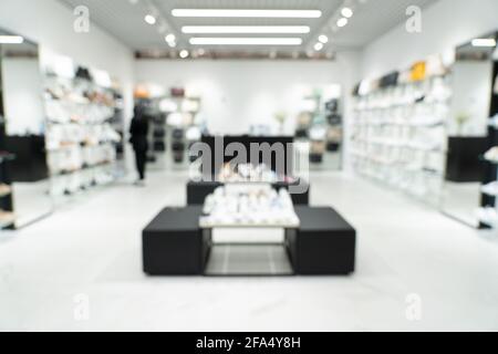 Abstrakt verschwommen High-Heel-Schuhe Frauen Mode-Shop auf Regalen Hintergrund. Stockfoto