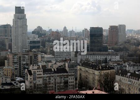 KIEW, UKRAINE - 20. APRIL 2021 - das Stadtbild wird in Kiew, der Hauptstadt der Ukraine, festgehalten. Stockfoto