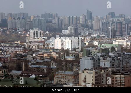 KIEW, UKRAINE - 20. APRIL 2021 - das Stadtbild wird in Kiew, der Hauptstadt der Ukraine, festgehalten. Stockfoto