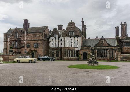 Thornton Manor, Thornton Hough, Wirral, Großbritannien; Herrenhaus aus der Mitte des 19. Jahrhunderts, heute Veranstaltungs- und Konferenzzentrum. Stockfoto