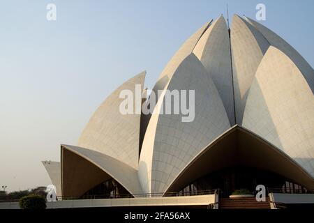 Nahaufnahme des oberen Teils des Lotus-Tempels oder des Bahai-Gotteshauses in Delhi, Indien, Asien Stockfoto